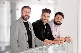 Todo tiene su tiempo y admiramos a alejandro speitzer porque lleva una vida dedicada a la actuación y ¡la está rompiendo! Elias Hace Trio En El Teatro