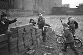 Et soudain, un monde s'est effondré. Il Y A 25 Ans Le Mur De Berlin Tombait Le Point