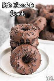 Top with your favorite low carb sprinkles and your breakfast ready! Keto Chocolate Donuts Recipe With Sugar Free Glaze Low Carb Yum