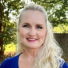 Judy Manners's Instagram, Twitter & Facebook