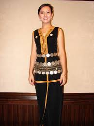 The largest ethnic group in sabah, east malaysia. Pengiran Laila Utama On Twitter The Tangara Kadazan Traditional Costume With Gold Trimmings On Black Velvet Is In My Opinion Simple Yet Elegant The Sleeveless Blouse Is Called Sinuangga And Is Only Worn