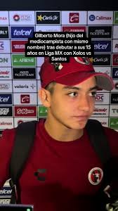 Gilberto Mora, Debuta a los 15 Años en Liga MX
