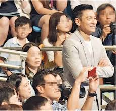 822,093 likes · 5,910 talking about this. åŠ‰å¾·è¯å•æœ±éº—å€©å‡ºå¸­å¥³å…'ç•¢æ¥­ç¦®æ˜Žæ˜Žä½Žèª¿é‚„æ˜¯æˆå…¨å ´ç„¦é»ž å¨›æ¨‚ ä¸­æ™‚