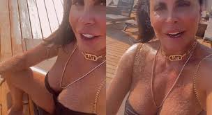 Gretchen aparece com colo do peito peludo e internautas reagem: 'Tony Gretchen  Ramos'