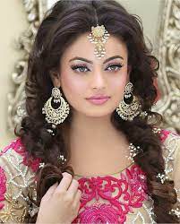 Pin By Moosa Sami Khan On Asian Bride Indian Wedding Jewelry Indian Hairstyles Indian Wedding Jewelry Indian Bride Hairstyle