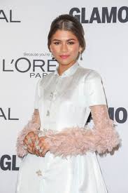 Heightandweights is here to provide the most accurate information about you favorite celebs, we try to provide up to date info in all our articles, if you find a mistake in the site please contact us and lets us know so we can check the facts. Zendaya Ich Trage Eine Grosse Verantwortung