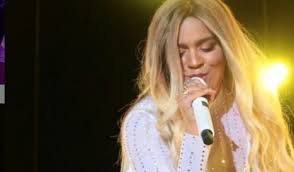 Especial cómo ver el concierto live de karol g. Video Karol G Llora En Pleno Concierto Por Anuel Al Cantar Ocean La Fm
