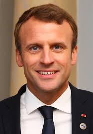 French president emmanuel macron was slapped in the face as he greeted a crowd of people in dramatic footage shows macron's security unit swoop in to protect him as they tackle an individual to. Einfachstars Wer Ist Emmanuel Macron