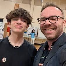 Confused whether to bulk or cut? 🤔 Here's a step-by-step framework to help  you decide! Save this post if you want to make the right choice for your  fitness goals 💪 Full