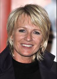 Rovid Noi Frizurak 50 Felett Coiffure Sophie Davant Coiffure Coiffures Cheveux Courts