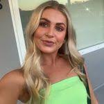 Laura Pless's Instagram, Twitter & Facebook