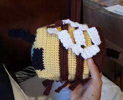 Bees have finally made their way into minecraft. I Don T Play Minecraft But I Thought The Bees