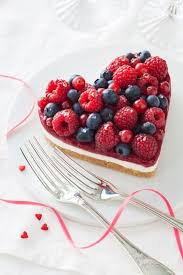 Verabschiedung Kollegin Kuchen Herz Himbeeren Blaubeeren Ruechte Nachtisch Abschiedsparty In 2020 Kuchen Herzform Muttertag Kuchen Valentinstag Kuchen