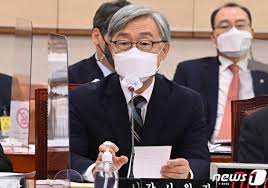 文 대통령, 최재형 사표 수리…바람직하지 않은 선례 유감. ë‹¨ë… 28ì¼ ì‚¬í‡´ ìµœìž¬í˜• ëŒ€ê¶Œë„ì „ì— ì‰¬ìš´ ë¬¸ì œ ì•„ëƒ ì•¼ê°„ ì •ë³´