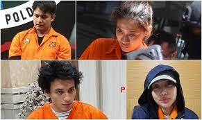 Deretan artis sering kawin cerai, paling banyak 4 kali. Karena Beratnya Dunia Hiburan Sederet Artis Ini Tersandung Kasus Narkoba