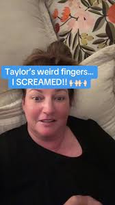 HER FINGERS!! Its ASL for EIGHT!!!!!! 🙌🏻🙌🏻🙌🏻🙌🏻 @Taylor Nation  @Taylor Swift @TTPD101 (Jen) @tiffers @Nikki @✨Jess✨ by a thousand cuts  @JessiSwiftTok @Colleen