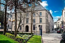 (prix moyen à la carte, basé sur les prix de la carte du soir, hors boissons, fournis par le restaurant. Residence Services Seniors De Saint Brieuc Les Jardins D Arcadie