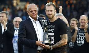 Stefan lainer fifa 21 career mode. Streit Um Spieler Des Jahres Jetzt Antwortet Peter Zulj Auf Berishas Kritik Kleinezeitung At