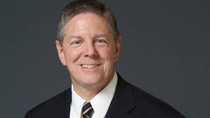 Mike Lovell's switch to Marquette president from UWM chancellor came with  big pay raise