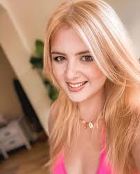 The Wicked Sea is officially turned in and I am sitting down with my  journal to start writing out all my many schemes for Bitten 2 !!!! Plus  it's summer, I have