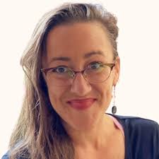 never toss an old stained glass light #upcycle #homeliving #homedecorating  #garden #gardening #recipe #easyrecipe