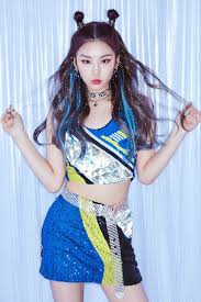 Vote for yeji in itzy members profile & vote. Yeji From Itzy She Would Have Been A Footballer If She Hadn T Made It In Entertainment As A K Pop Girl Group Leader Nestia