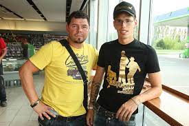 Od roku 2002 pokračoval v kariére v slovane Hamsik Prehovoril O Prepade Tehotnu Matku Ratoval Moj Otec Fotografia C 3 Novy Cas