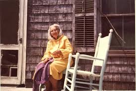 They went back to grey gardens and all but moved in for two months, using portable cameras to follow the beales in their daily routines. It S All In The Film Direct Cinema Grey Gardens And That Summer The White Review