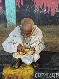 বয়স বাড়ে, শক্তি কমে… কিন্তু ক্ষুধা আর কষ্ট কখনো কমে না।