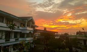 Secara umum bahkan peluang untuk lebih unggul dibandingkan lembaga pendidikan biasa bisa lebih terbuka. Pesantren An Nidzom Sukabumi Pesantren Laduni Id