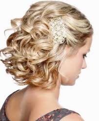 Le chignon avec une couronne de fleurs Coiffure Mariage Cheveux Mi Long Laches Mariage Cheveux Boucles Coiffure Mariage Courts Cheveux Courts Mariage