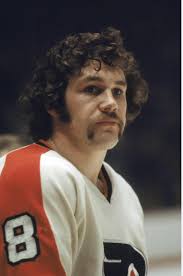 Dave Schultz ha avuto più minuti di penalità in una stagione (472) di due  squadre NHL la scorsa stagione. Vegas (463)NY Islanders (469) : r/nhl