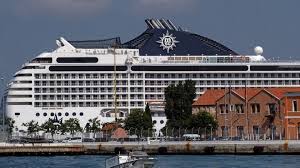 Msc orchestra combina interni spaziosi ed eleganti con le migliori strutture creando così una crociera rilassante e confortevole. Coronavirus First Cruise Ship Arrives In Venice Since Pandemic Began Bbc News