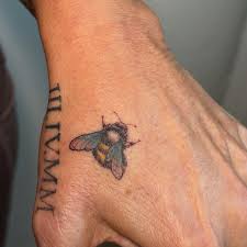 Bee tattoos by @rachelsmithtattoo at @studio13tattoo in Fort Wayne, Indiana