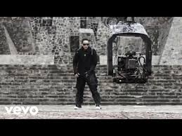 Vamos cogele, ritmo, cintura, rodillas al piso baja y pasa el limbo 2x esto esta como, como pa, como pa'. Daddy Yankee Limbo Behind The Scenes Daddy Yankee Wowmusic Fm Musica Latina
