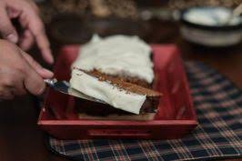 Gateau Au Pain D Epice A La Creme Sure De Fanny Farmer Avec Glacage A La Creme Sure Melasse Grandma