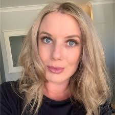 Amanda Fenwick's Instagram, Twitter & Facebook