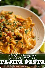 This Chicken Fajita Pasta Is Nice Spicy Ultra Cheesy And Bursting With Flavour Better Still I Fajitas Chicken Fajita Pasta Healthy Dinner Recipes Chicken