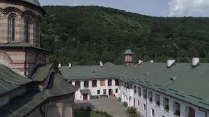 Totodată, vei afla care sunt principalele informații pe care trebuie să le conțină un comentariu despre poezia umbra lui mircea. Trinitas Tv Umbra Lui Mircea La Cozia Facebook