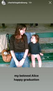 Jun 12, 2021 · en ce samedi 12 juin, ben, le fils de charlotte gainsbourg et yvan attal, fête son 24ème anniversaire. Charlotte Gainsbourg Publie Une Photo Souvenir Craquante Avec Sa Fille Alice