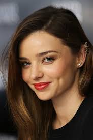 Thì ra chân dài số 1 thế giới Miranda Kerr cũng có những đại gia trong bóng  tối