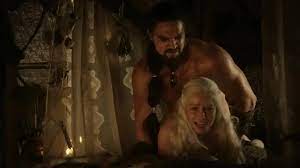 Emilia clarke desnuda. Las tetas de Khaleesi en juego de tronos sexo  compilación