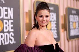 Selena Gomez's High Ponytail Is a Red Carpet Win at the Golden Globes 2023  | Vogue