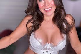 SUPRUGA, MAJKA I PORNO SENZACIJA: Zaradu od milijun kuna mjesečno mnogi joj  ne opraštaju - objavila vruće... - Net.hr