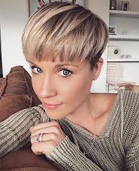 Die absolute hitfrisur für den frühling 2019 ist der tob. Kurze Hairstyle Woman