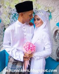 Kenal dah 4 tahun tapi masih bercinta macam baru bersama. Ulangtahun Perkahwinan Yang Ke Dua Throwback Bagaimana Kami Berkenalan Dan Bercinta Ceritera Si Gadis Biru