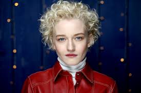 Ma quanto è brava Julia Garner?