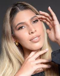 Alba Funes's Instagram, Twitter & Facebook