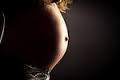 Resultado de imagem para barriga de gravida fotos com fundo preto