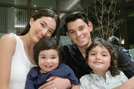 Sarah lahbati is officially mrs. Richard Describes His Family As Unbreakable Philstar Com